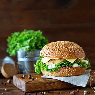 Чизбургер в Mm burger по цене 275 ₽