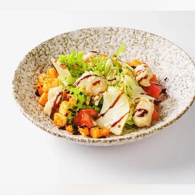 Салат с бедром и копчёным сыром в Баклажан по цене 755 ₽