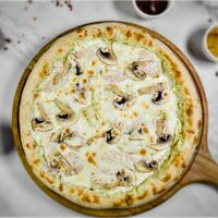 Пицца Верона с курицей и грибами (30 см) в Restobar Первый & Ресторан доставки Личный повар