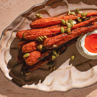 Печеная морковь, крем из мацони, семечки в Luwo по цене 560 ₽