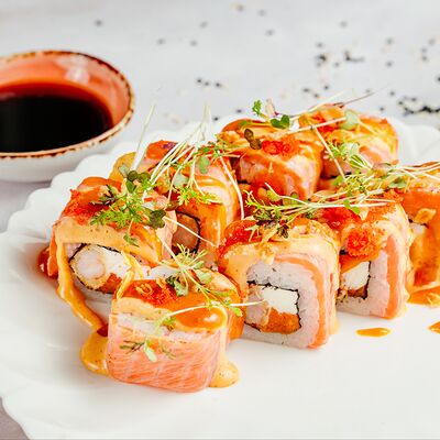 Ролл с обоженный лососем в Яем по цене 908 ₽