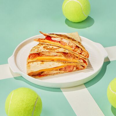 Кесадилья с курицeй в Dostaевский по цене 458 ₽