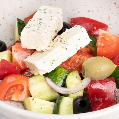 Салат Греческий в На речке по цене 490 ₽