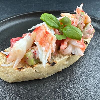 Брускетта с мясом камчатского краба в По Чесноку по цене 831 ₽