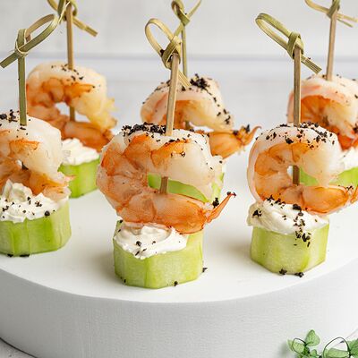 Канапе с креветкой и сливочным сыром и огурцом в KanapeFest по цене 3440 ₽