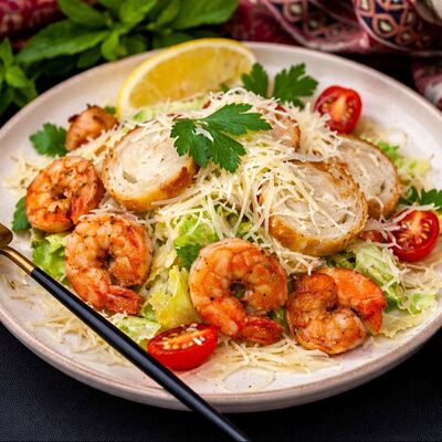 Цезарь с креветками в 17 шампуров по цене 755 ₽