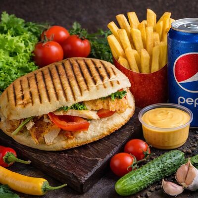 Комбо Пита, картошка фри, соус, напиток в ШАУРМА АЙША по цене 709 ₽