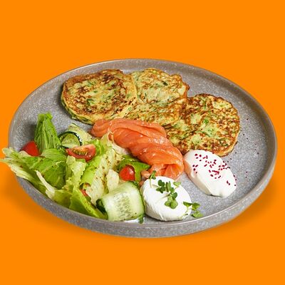 Оладьи из цукини с лососем и яйцом в Vaffel по цене 640 ₽
