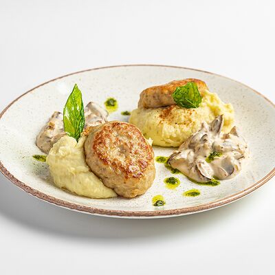 Котлеты из птицы с картофельным пюре и сливочно-грибным соусом в Kitchen по цене 560