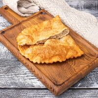 Чебурек с мясом в Пекарня Микадо