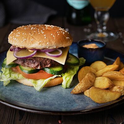 Blue Piano burger в Blue Piano Bar по цене 549 ₽