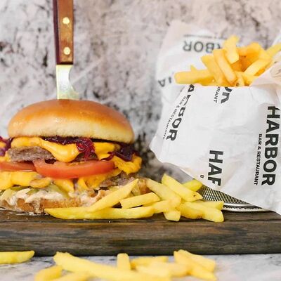 Фирменный бургер Smash в Harbor по цене 890 ₽