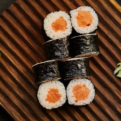 Маки с лососем в Полтора тигра по цене 460