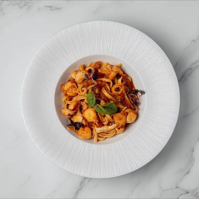 Лингвини с морепродуктами в томатном соусе в Buffalero di Mare по цене 2700 ₽