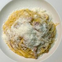 Спагетти Карбонара в L'angolo Italiano