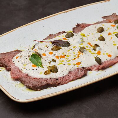 Ростбиф с соусом из тунца в The James Shark Pub по цене 890 ₽