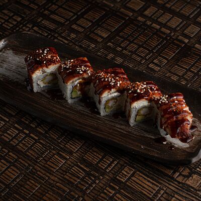 Ролл Дракон с угрем в Asian Hands по цене 1944 ₽