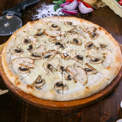 Пицца Фирменная Венгерская в Panificio по цене 520 ₽