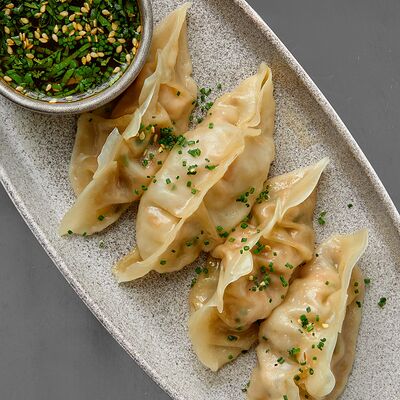 Гёдзе с курицей в 96 азиаток по цене 690 ₽