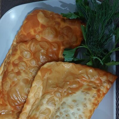 Чебурек с говядиной в Хинкальная у лелы по цене 360 ₽