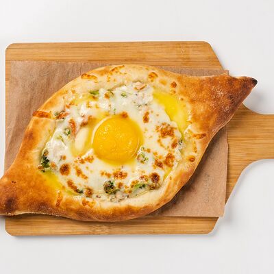 Хачапури с омулем и капустой брокколи в Омулевочная по цене 550 ₽