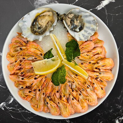 Сет из устриц и нежных северных креветок в Вкусноморье по цене 1290 ₽