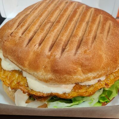 Бургер с куриной котлетой в Бурум Хаус по цене 365 ₽