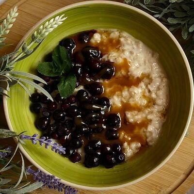 Каша овсяная Черная смородина в Вкус кофе по цене 295 ₽
