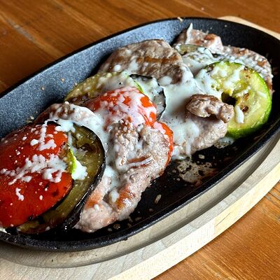 Фламбэ со свининойв Гриль-бар Бегемот и мышь по цене 865 ₽