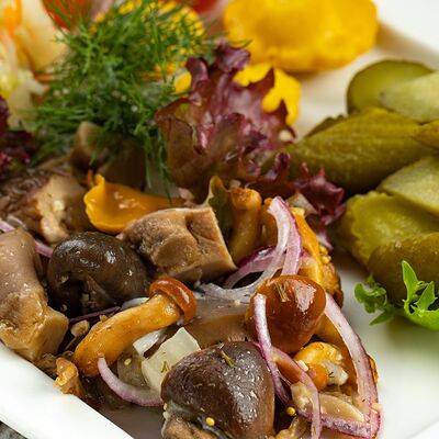 Домашние соленья в William Bass по цене 580 ₽