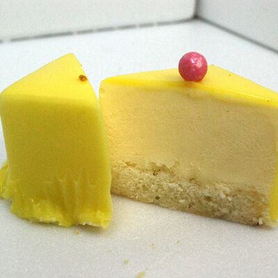 ❄️Муссовое пирожное лимонное в ПитерЛюбит по цене 195 ₽