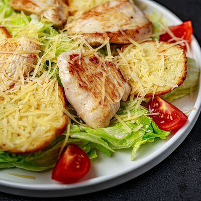 Салат Цезарь с курицей в Хачучачу по цене 590 ₽