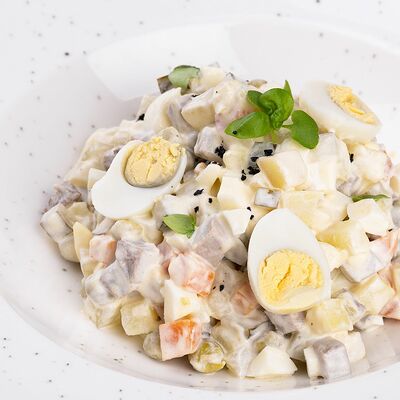 Оливье с языком в На речке по цене 490 ₽