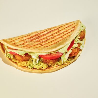 Закрытая Пицца Цезарь с курицей в Shaurma City по цене 398 ₽