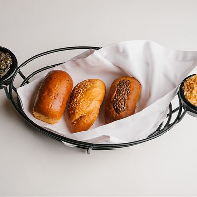 Ржаная булочка с семенами льна в Круча по цене 100 ₽