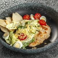 Салат Цезарь с курицей в Кухня По Соседству