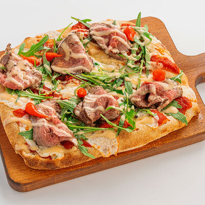 Пицца с ростбифом в Morricone pizza & wine по цене 1380 ₽