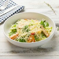 Цезарь с куриной грудкой в Lampa