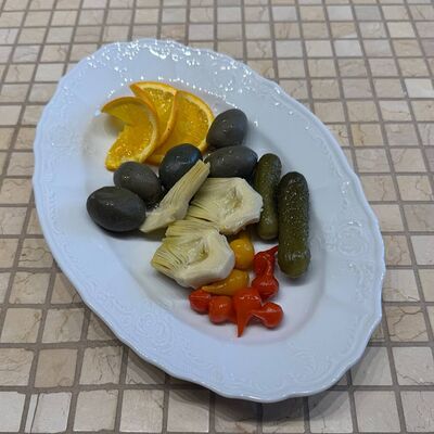 Оливки, артишоки, корнишоны в Мари по цене 490 ₽