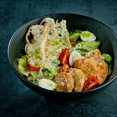 Цезарь с курицей в Белый Аист по цене 540 ₽