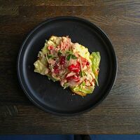 Бриошь с индейкой и скрэмблом в Bocca Bar