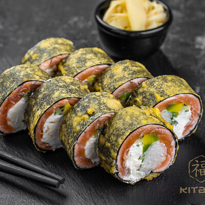 Жареный ролл Филадельфия хот в Kitana по цене 1068 ₽