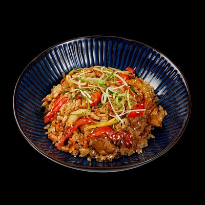 Жареный рис с курицей в соусе терияки в Wokmania по цене 398 ₽