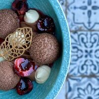 Шу с сезонной черешнейв More More