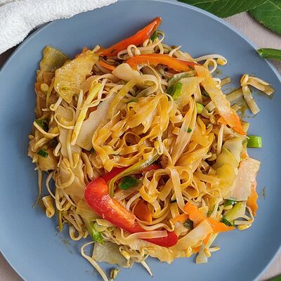 Пад Тхай с говядиной в Кафе тайской еды по цене 550 ₽