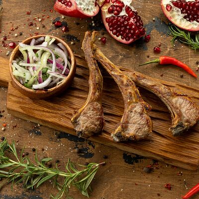 Шашлык из бараньей корейки в Вкусно есть всё на углях по цене 1440 ₽