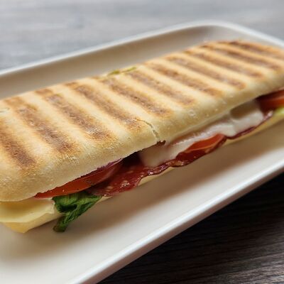 Панини с копчёной курочкой в Кофточка по цене 540 ₽