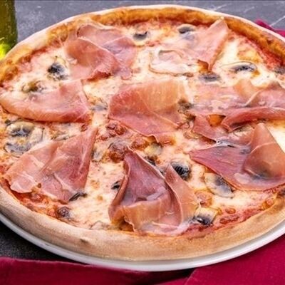 Пицца с пармой и грибами в Dolce casa по цене 1150 ₽