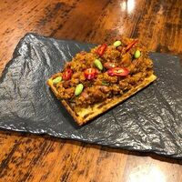 Вафля с чили кон карне в Hamilton's pub