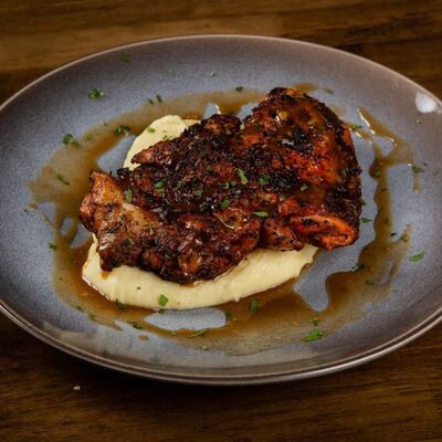 Цыпленок на гриле в John Gilroys по цене 1100 ₽